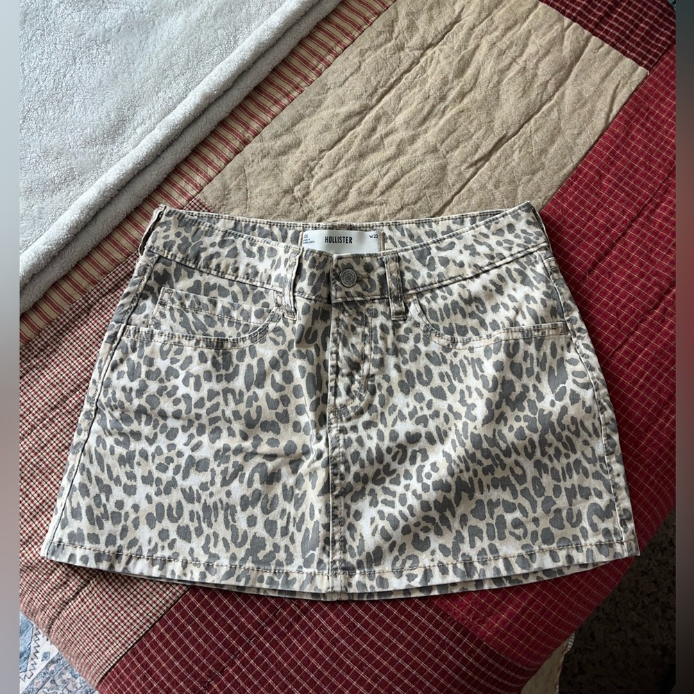 Leapard print Hollister mini skirt